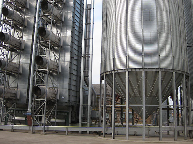 Hopper bottom silos