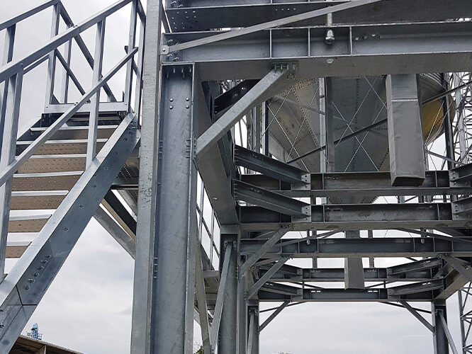 Loading hopper silos