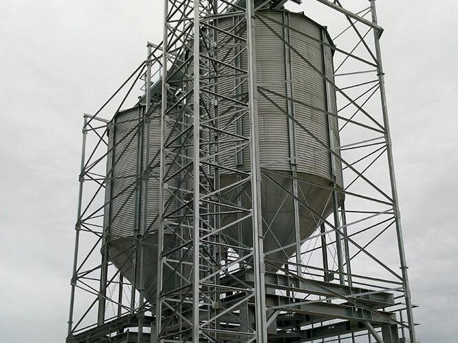Loading hopper silos